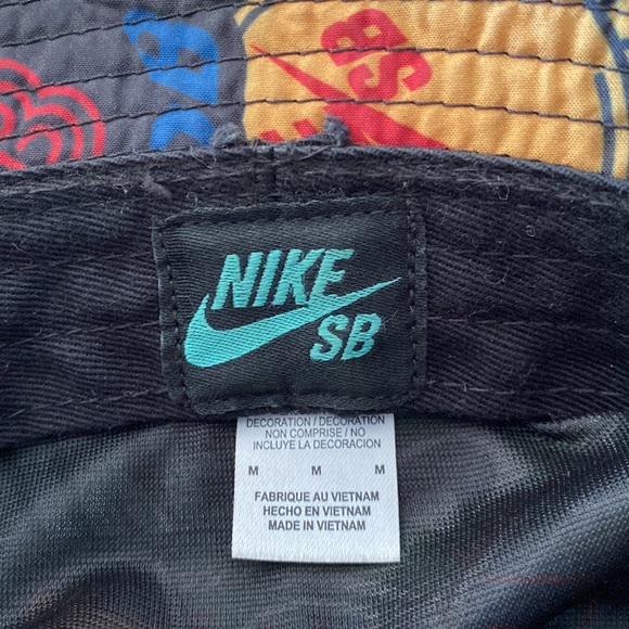 Nike SB Stickered Bucket Hat - Picture 6 of 9